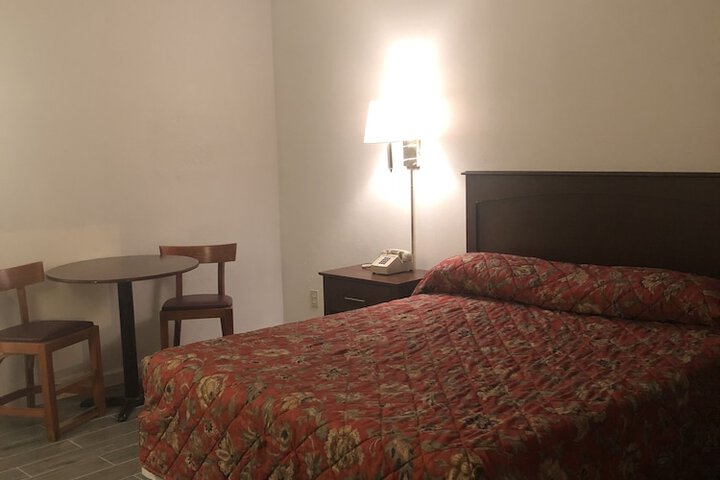 Room 10 of 18