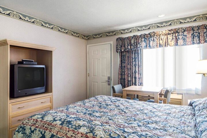 Room 8 of 24