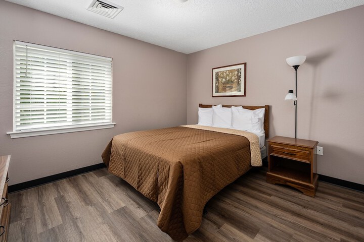 Room 10 of 30