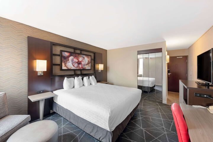 Room 21 of 34