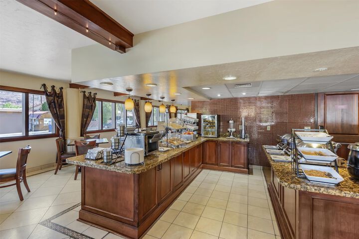Best Western Plus Greenwell Inn