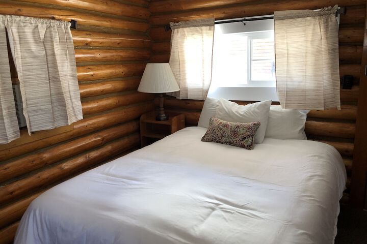 Sportsmans Lodge