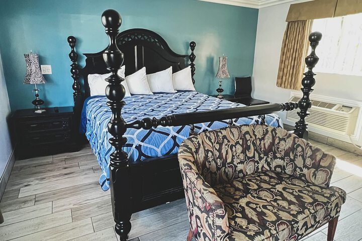 Room 48 of 70