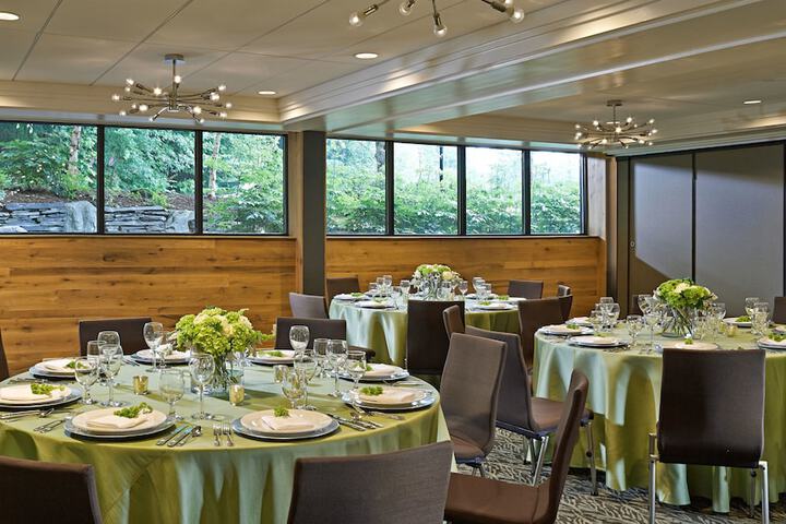Topnotch Resort