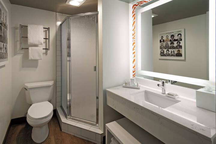 Room 20 of 33