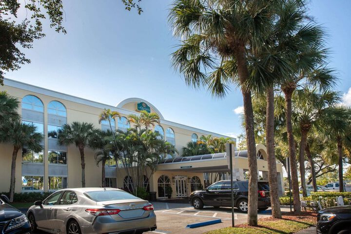 La Quinta Inn & Suites by Wyndham Deerfield Beach I-95