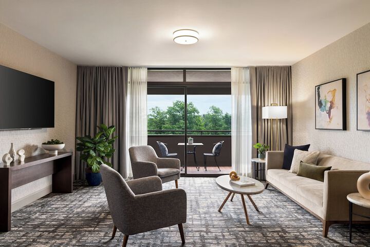 Crowne Plaza Edison by IHG