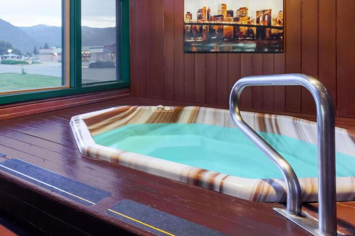 Sandpoint Inn