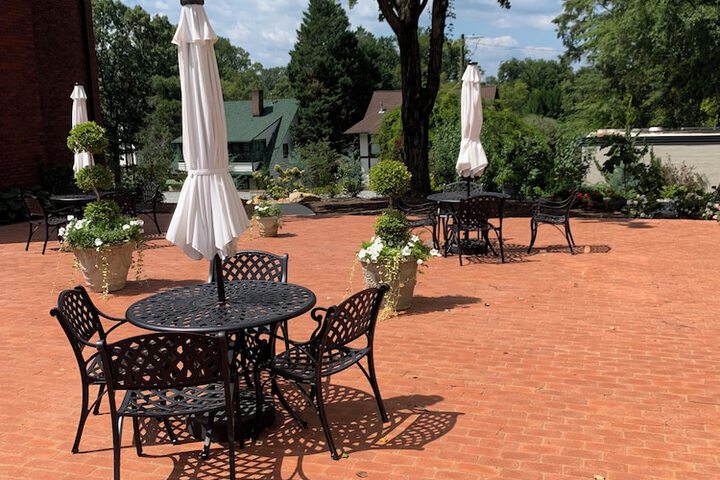 Hotel Exterior 123 of 128