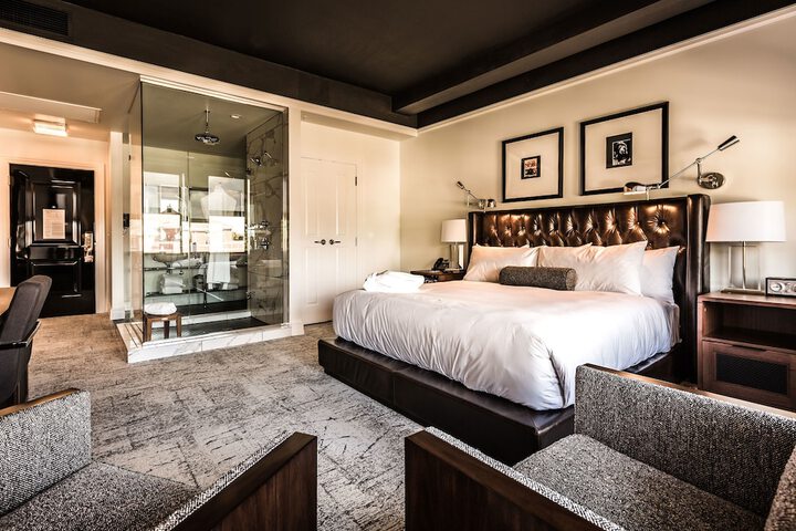 Room 9 of 28