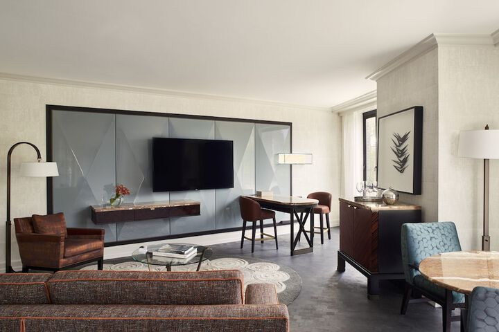 Room 52 of 90
