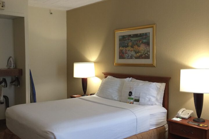 Room 6 of 44