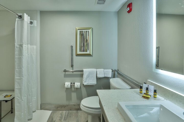 Room 10 of 30