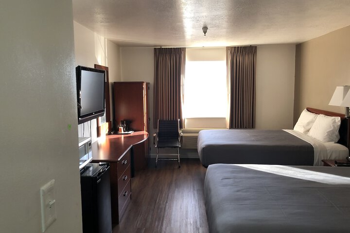 Ameri-Stay Inn & Suites