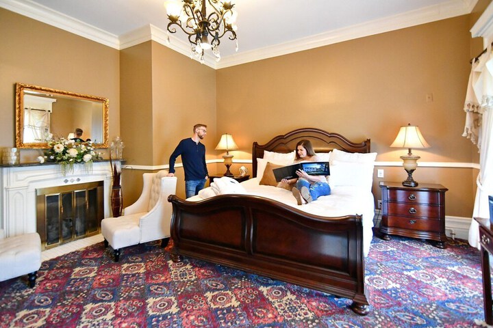 Room 17 of 22