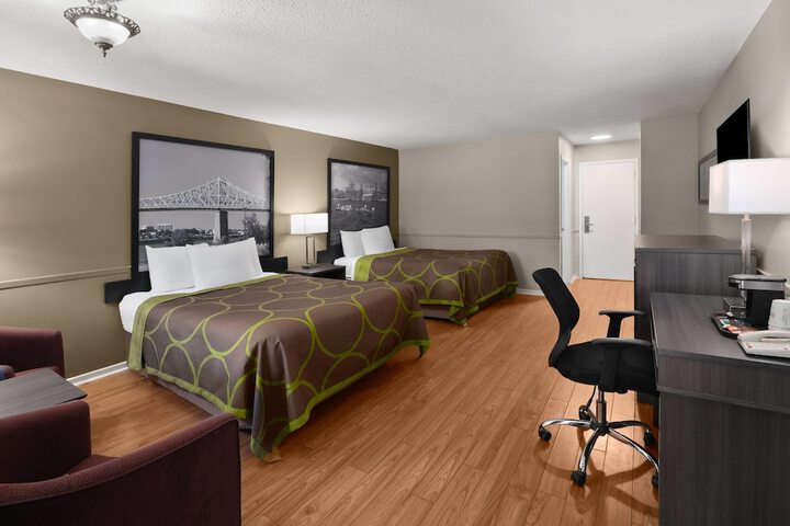 Super 8 by Wyndham Gananoque / Country Squire Resort