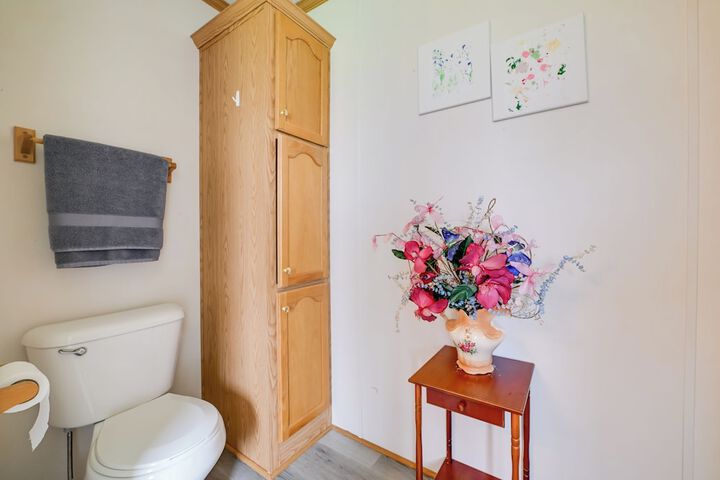 Warm & Inviting Family Home - 2 Mi to Golf Course!