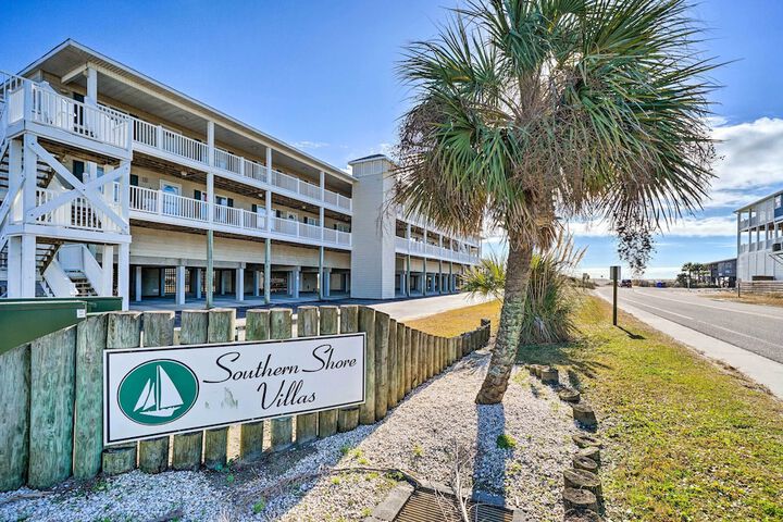 Oak Island Beachfront Condo w / Community Pool