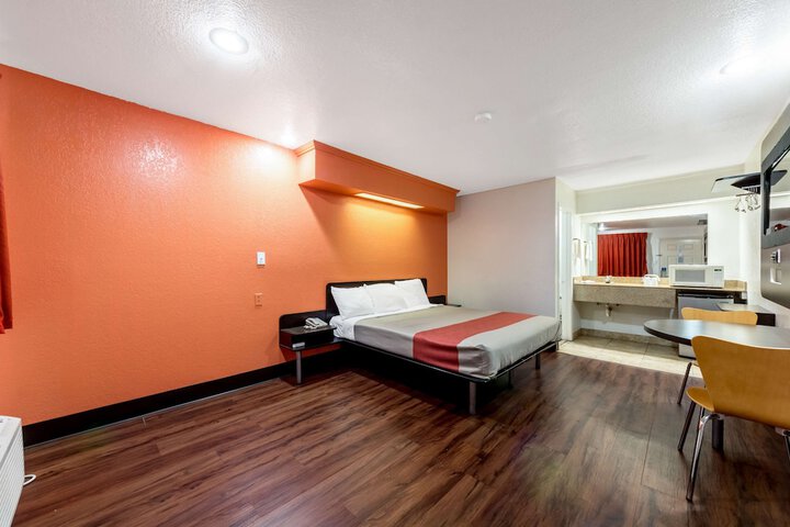 Room 19 of 32