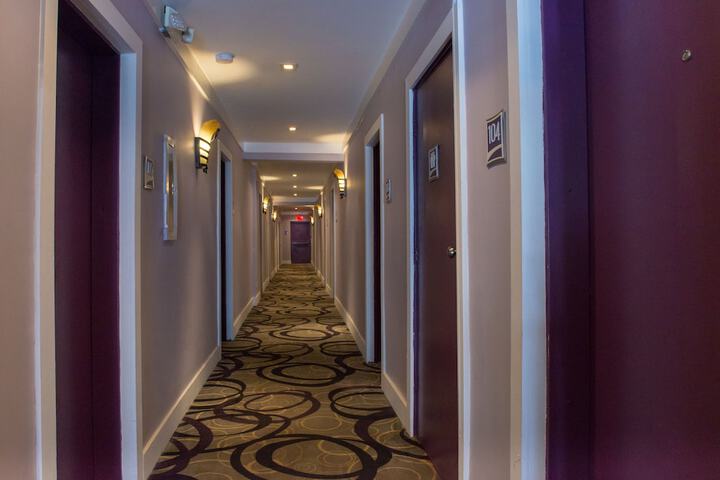 Ballroom/Hall 30 of 33