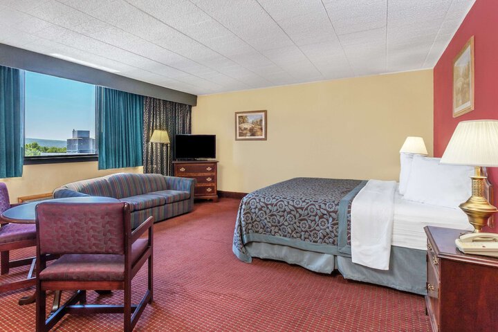 Room 17 of 30