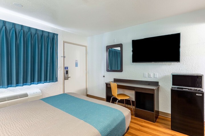 Room 25 of 29