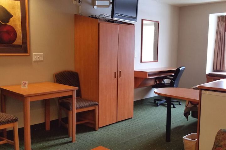 Room 27 of 40