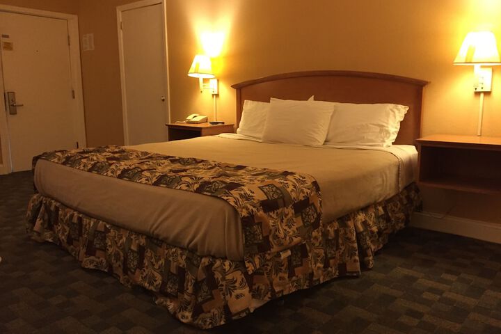 Wildwood Inn Tropical Dome & Theme Suites