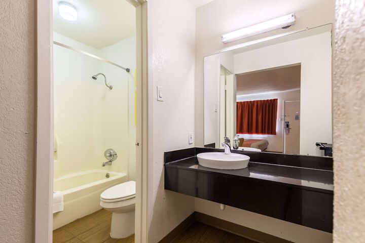 Room 16 of 27