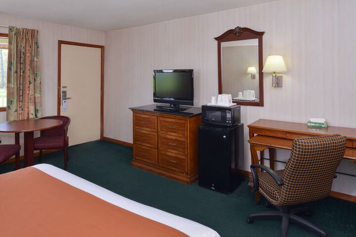 Room 10 of 42