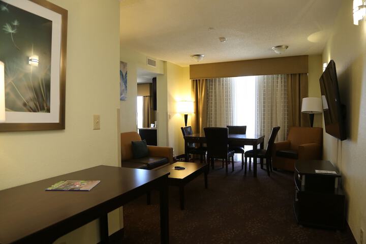 Holiday Inn Express Hotel & Suites Cleveland by IHG