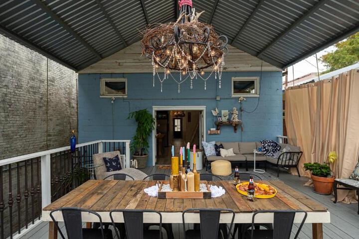Chateau Royale Pet Friendly, on Bayou, Downtown!