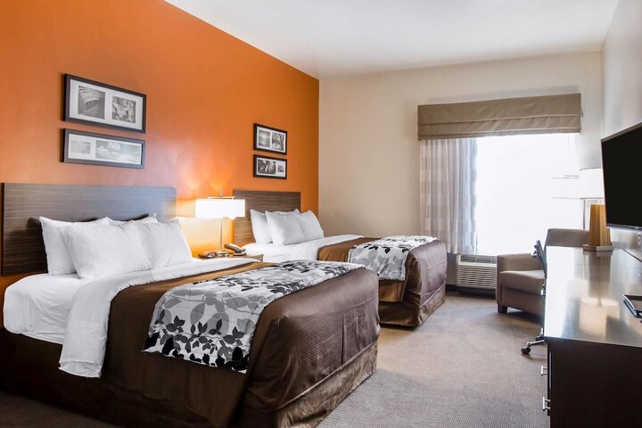 Room 32 of 61