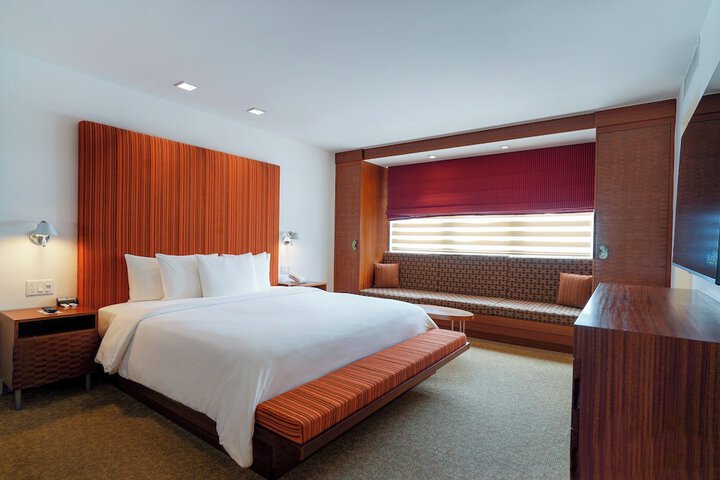 Room 51 of 68