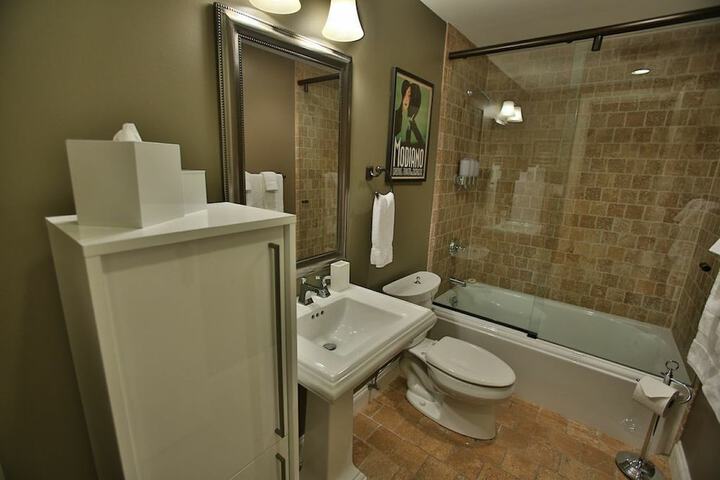 Room 27 of 119