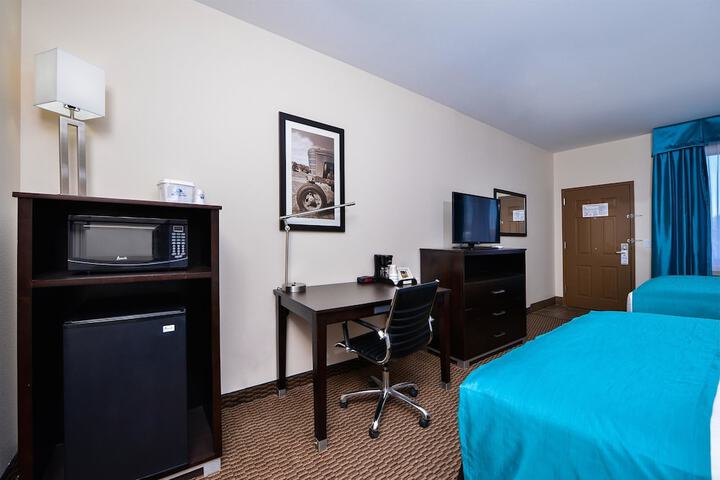Room 10 of 32