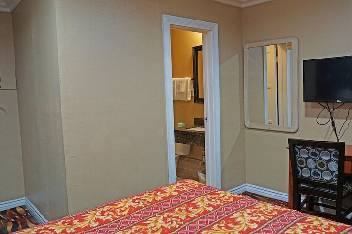 Room 28 of 39