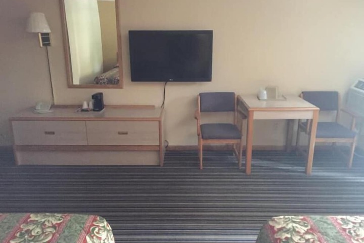 Room 5 of 11