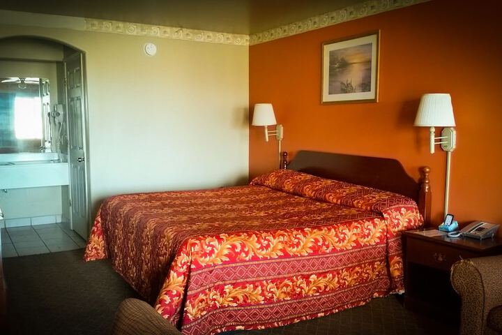 Room 25 of 29