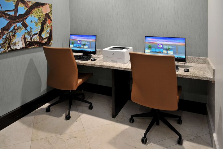 Hotel Dello Ft. Lauderdale Airport Tapestry Collection by Hilton