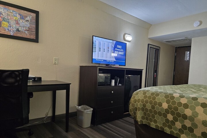 Econo Lodge Inn & Suites Mason City - Clear Lake