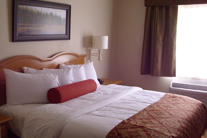 Savanna Inn & Suites