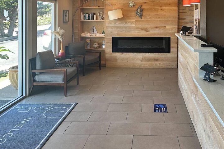 Country Inn & Suites by Radisson Monterey Beachfront-Marina, CA