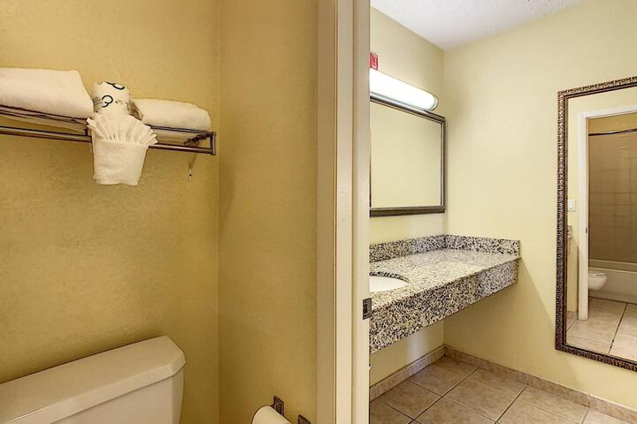 Room 9 of 19