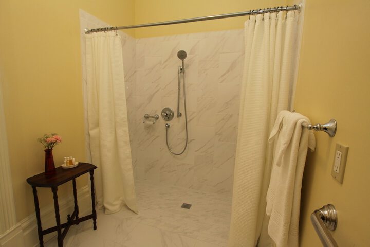 Room 32 of 100