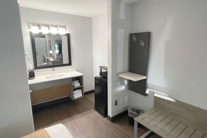 Room 8 of 24