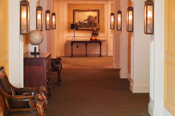 Ballroom/Hall 67 of 77