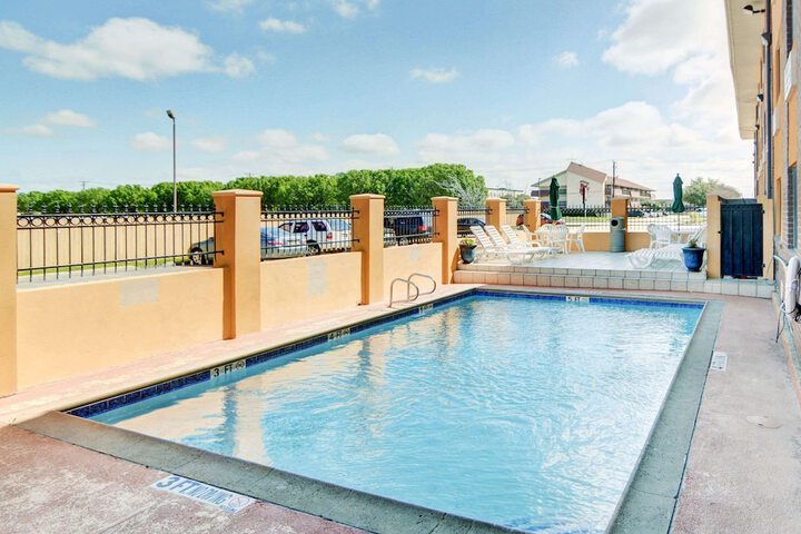 Pool 10 of 61