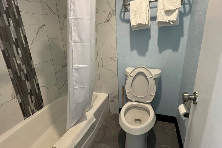 Room 13 of 18