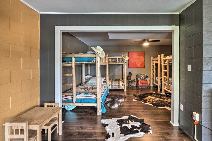 Chic Family-friendly Home With Outdoor Oasis!